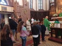 08.10.2023 r. Poświęcenie różańców dzieciom komunijnym przygotowującym się do I Komunii Św.