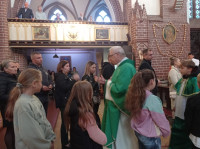 08.10.2023 r. Poświęcenie różańców dzieciom komunijnym przygotowującym się do I Komunii Św.
