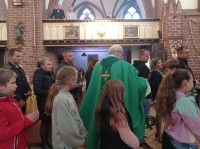 08.10.2023 r. Poświęcenie różańców dzieciom komunijnym przygotowującym się do I Komunii Św.