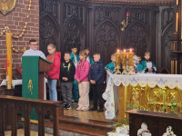 06.10.2024 r. Poświęcenie różańców dla dzieci przygotowujących się do I Komunii św.